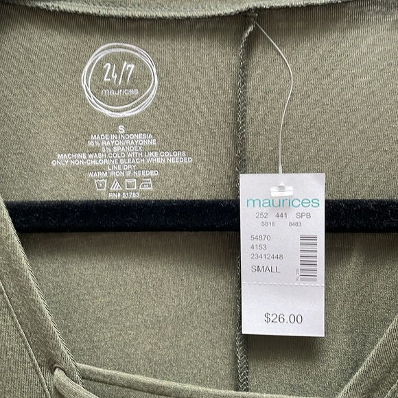 Low cut stitched v-neck - Picture 2 of 2